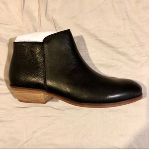 Black Leather Softwalk Rocklin Ankle Bootie